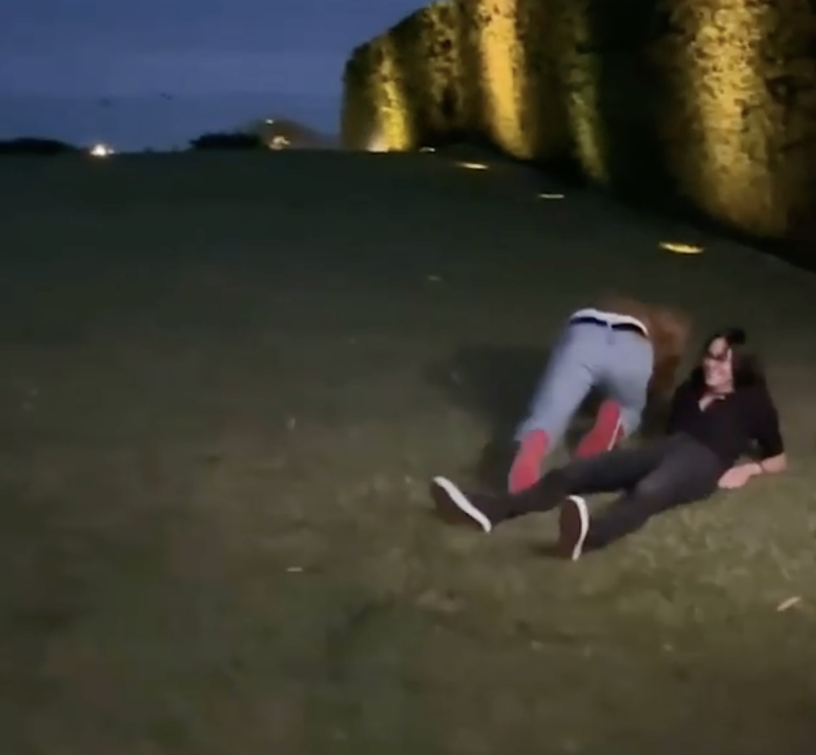 Ed and Courteney on the ground