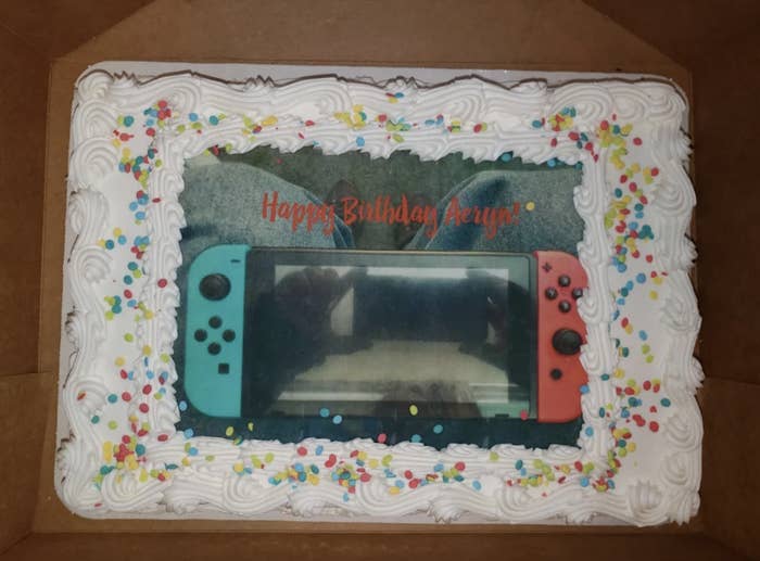 Photo of a Switch placed on a cake when the cake itself was supposed to resemble the Switch