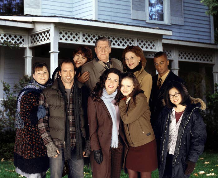Melissa McCarthy, Scott Patterson, Lauren Graham, Alexis Bledel Keiko Agena, Yanic Truesdale, Kelly Bishop, Edward Hermann, and Liz Torres pose on set of "Gilmore Girls"
