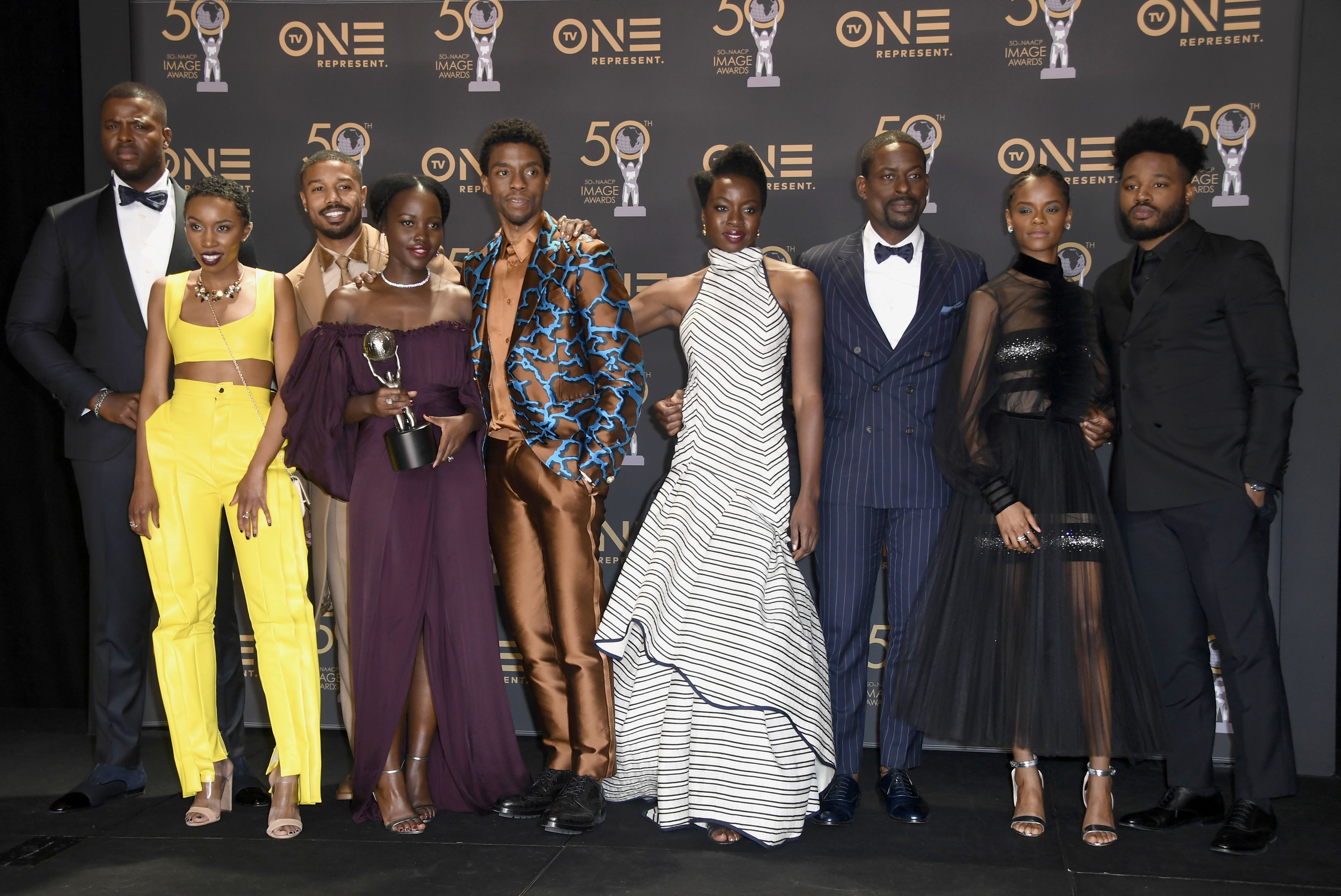 温斯顿公爵,嘉莉Bernans,迈克尔·b·乔丹Lupita nyong # x27; o,查德威克Boseman, Danai Gurira,英镑k .布朗,莱特利蒂希娅,瑞恩Coogler NAACP形象奖在2019年