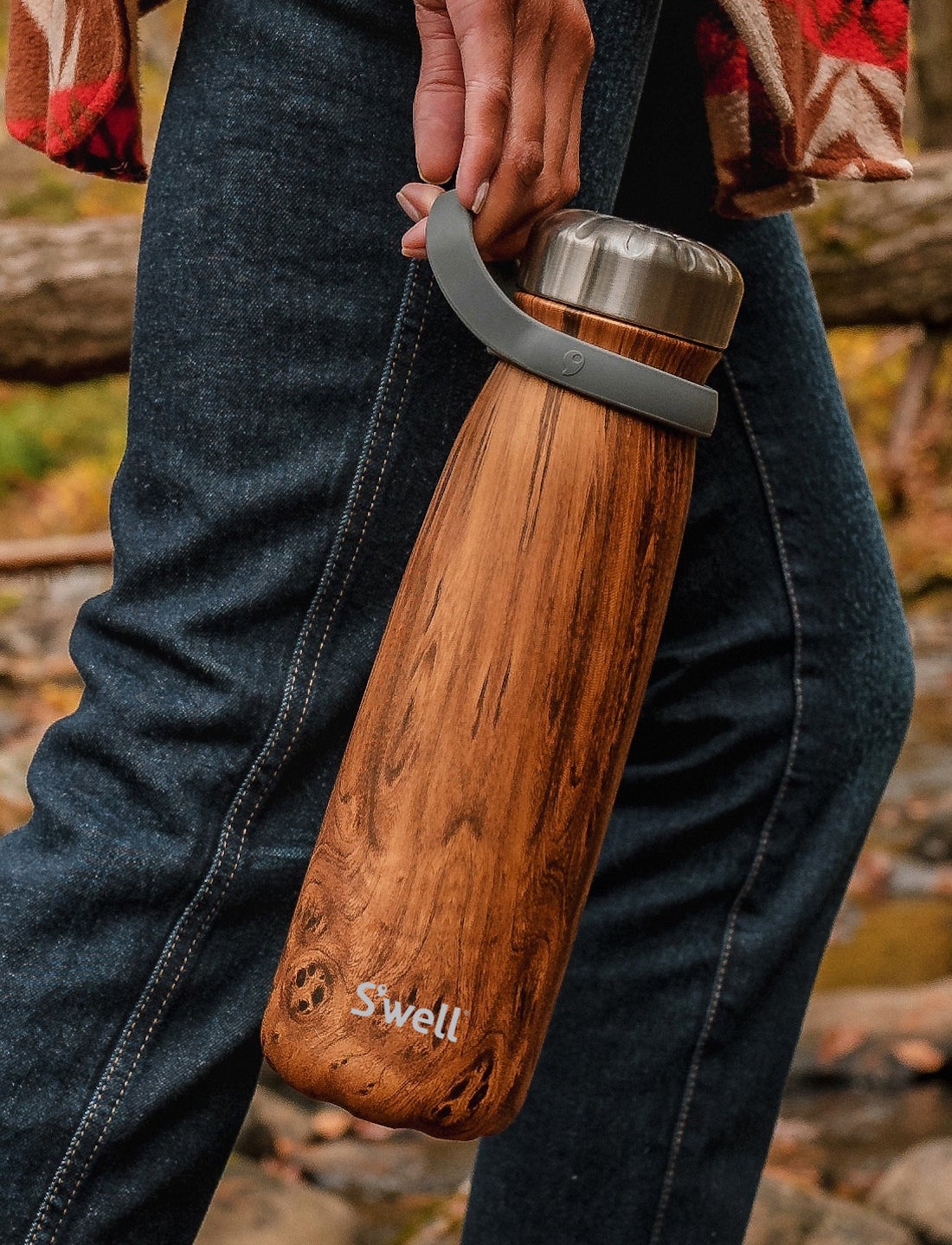 model carrying the teakwood traveler water bottle