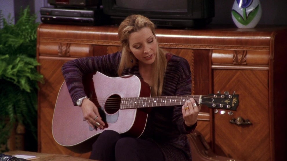 Lisa Kudrow Googled How To Play "Smelly Cat" Before "Friends" Reunion(01)