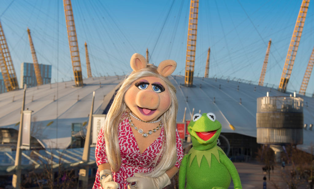 characters Miss Piggy and Kermit the Frog looking at the camera
