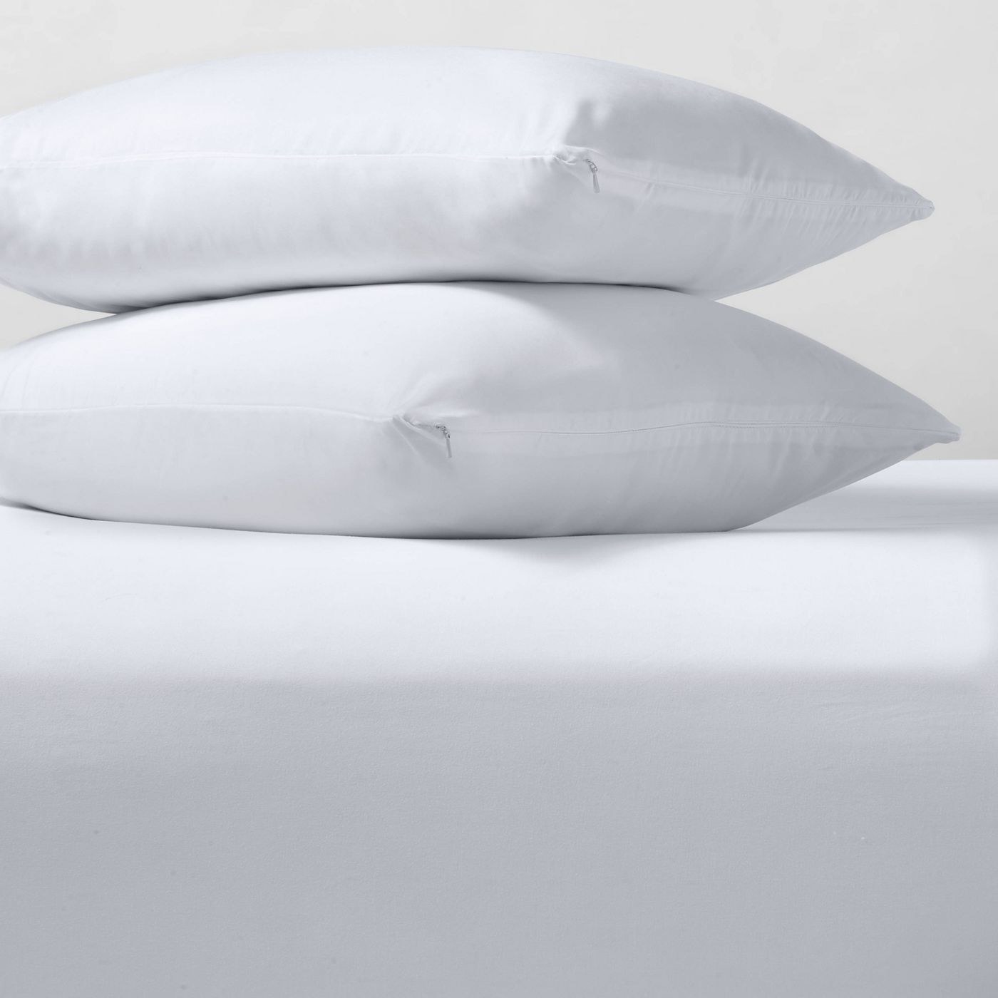 A white pillow protector