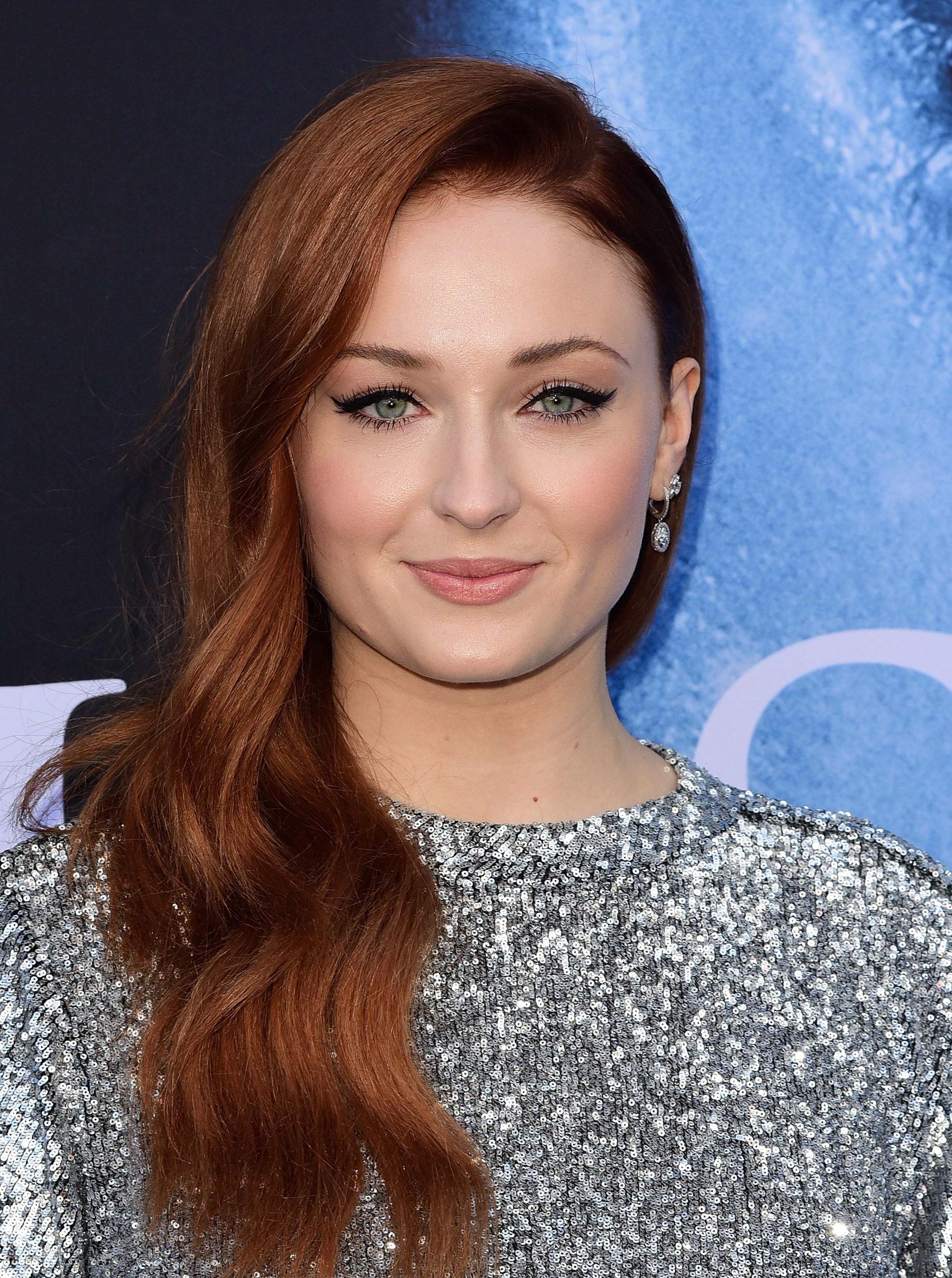 Sophie Turner's Dark Red Hair Is A Dramatic Return To Her Signature Color