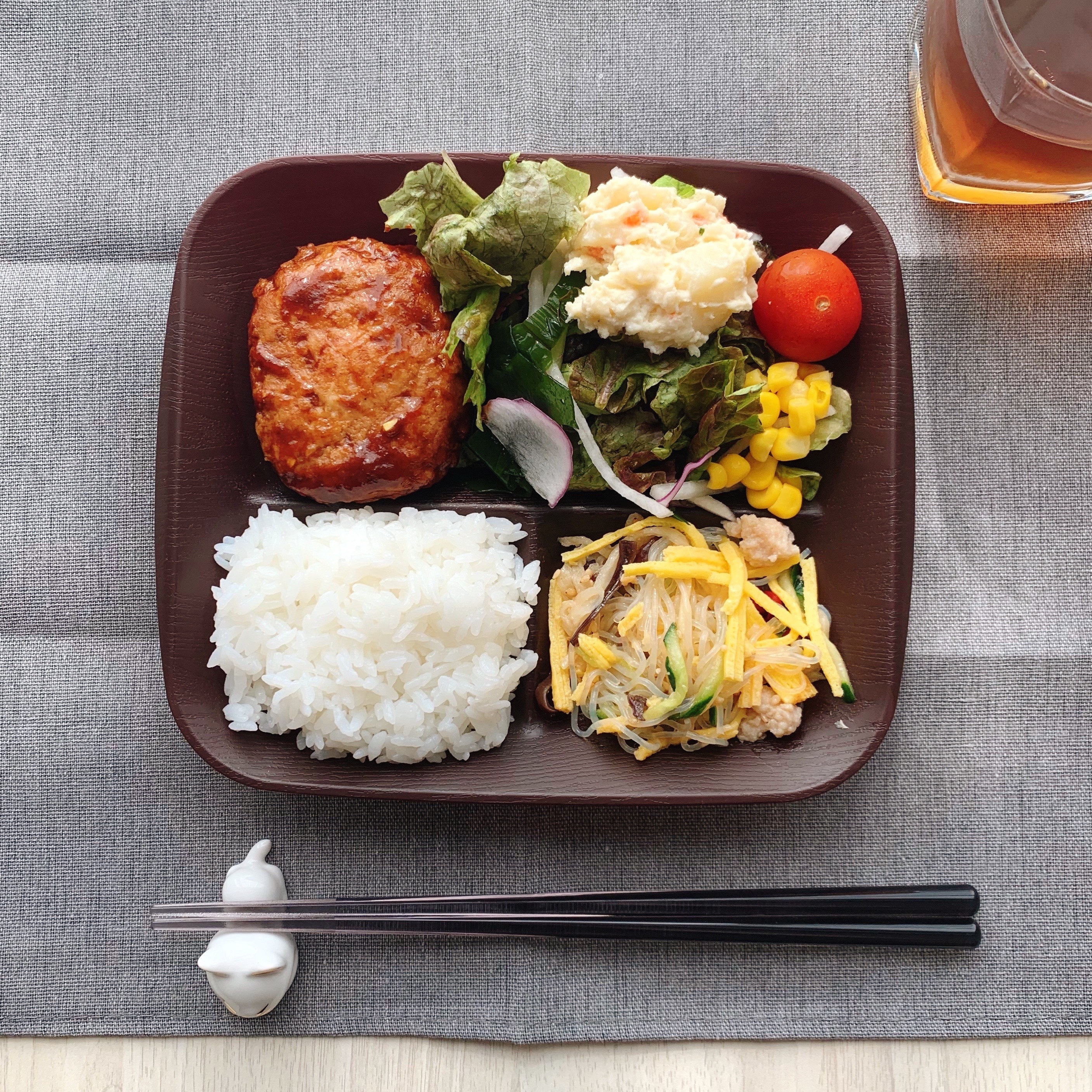 コンビニ飯が カフェ風ランチ に セリアの 高見え食器 がなんでもオシャレに見せる天才でした コンビニ飯が カフェ風ランチ に セリアの 高見え食器 がなんでもオシャレに見せる天才でした