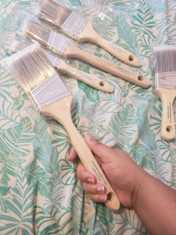 A pack of paint brushes