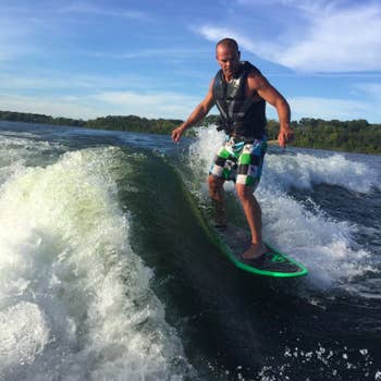 Reviewer boarding on a lake with a clear wave formed from the back of the boat 