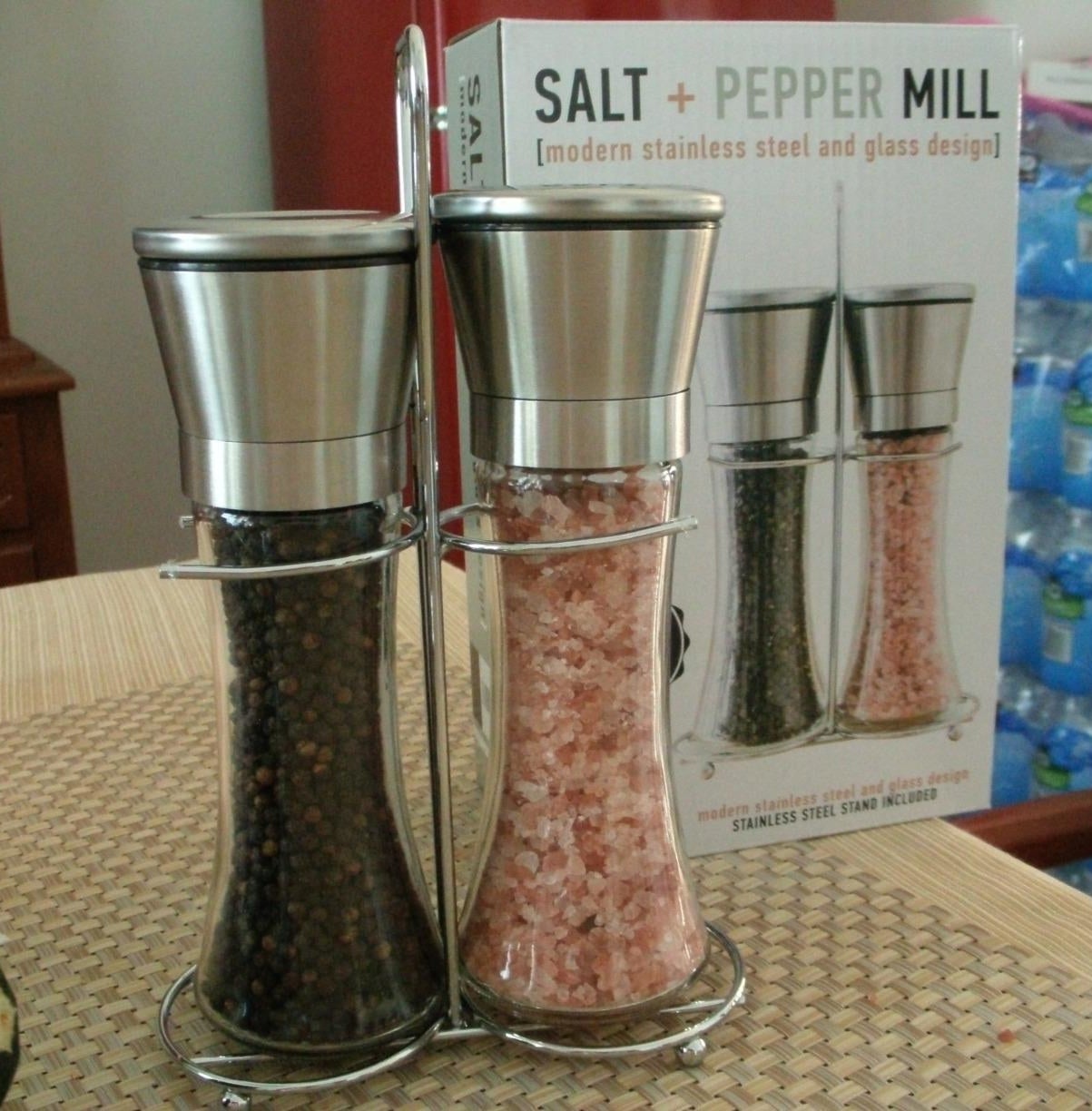 Salt and pepper mill