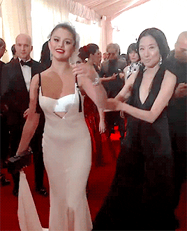Selena Gomez takes a bow at the 2015 Met Gala