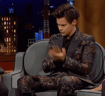Harry Styles clapping
