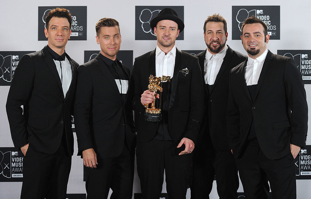 (L-R) JC Chasez, Lance Bass, Justin Timberlake, Joey Fatone and Chris Kirkpatrick of N&#x27;Sync attend the 2013 MTV Video Music Awards
