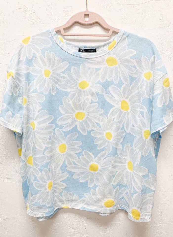 センスの塊じゃん Zaraの 花柄tシャツ 1190円とは思えない可愛さです