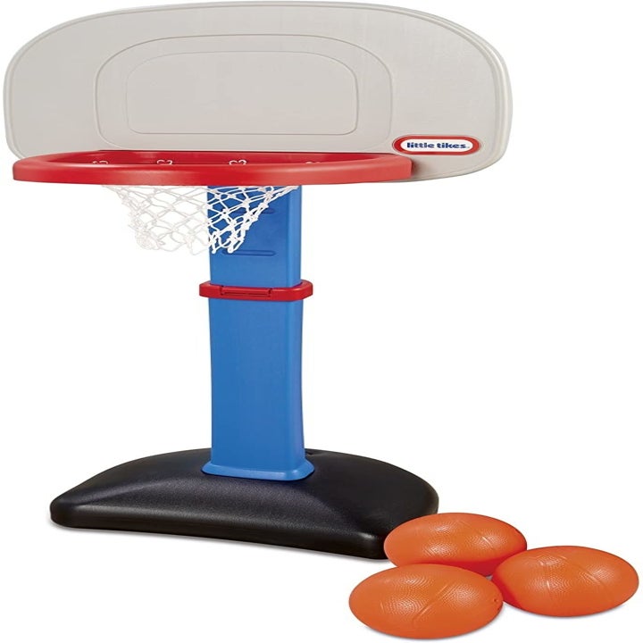 The basketball set with a hoop and three balls