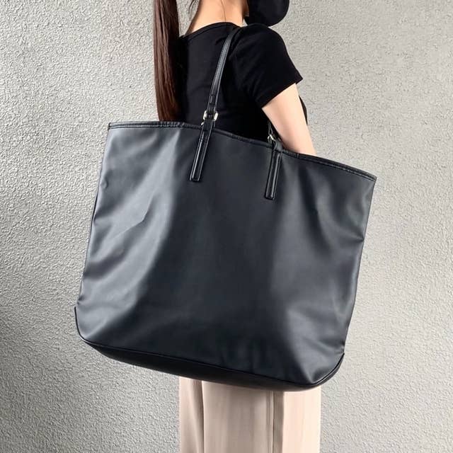 もう他のバッグいらなくない Guの 超大容量トート 使い道ありすぎてビビるんだけど もう他のバッグいらなくない Guの 超大容量トート 使い道ありすぎてビビるんだけど
