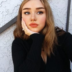 another reviewer wearing peachy-red shade