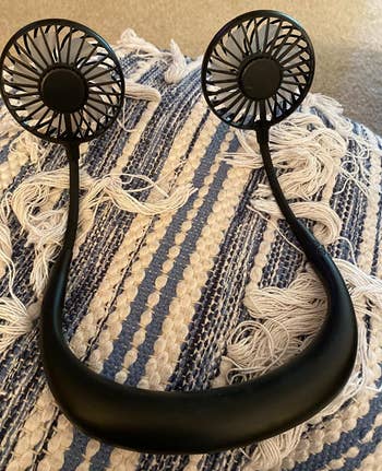 a reviewer photo of the black double-sided fan 