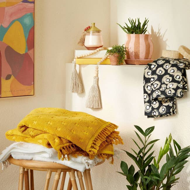 the fringed towels in yellow and white