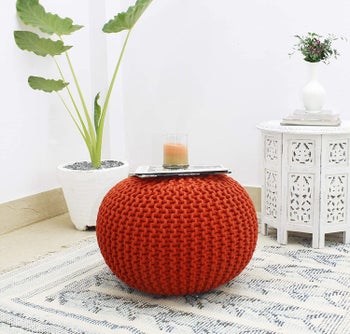 The cable-knit pouf in orange