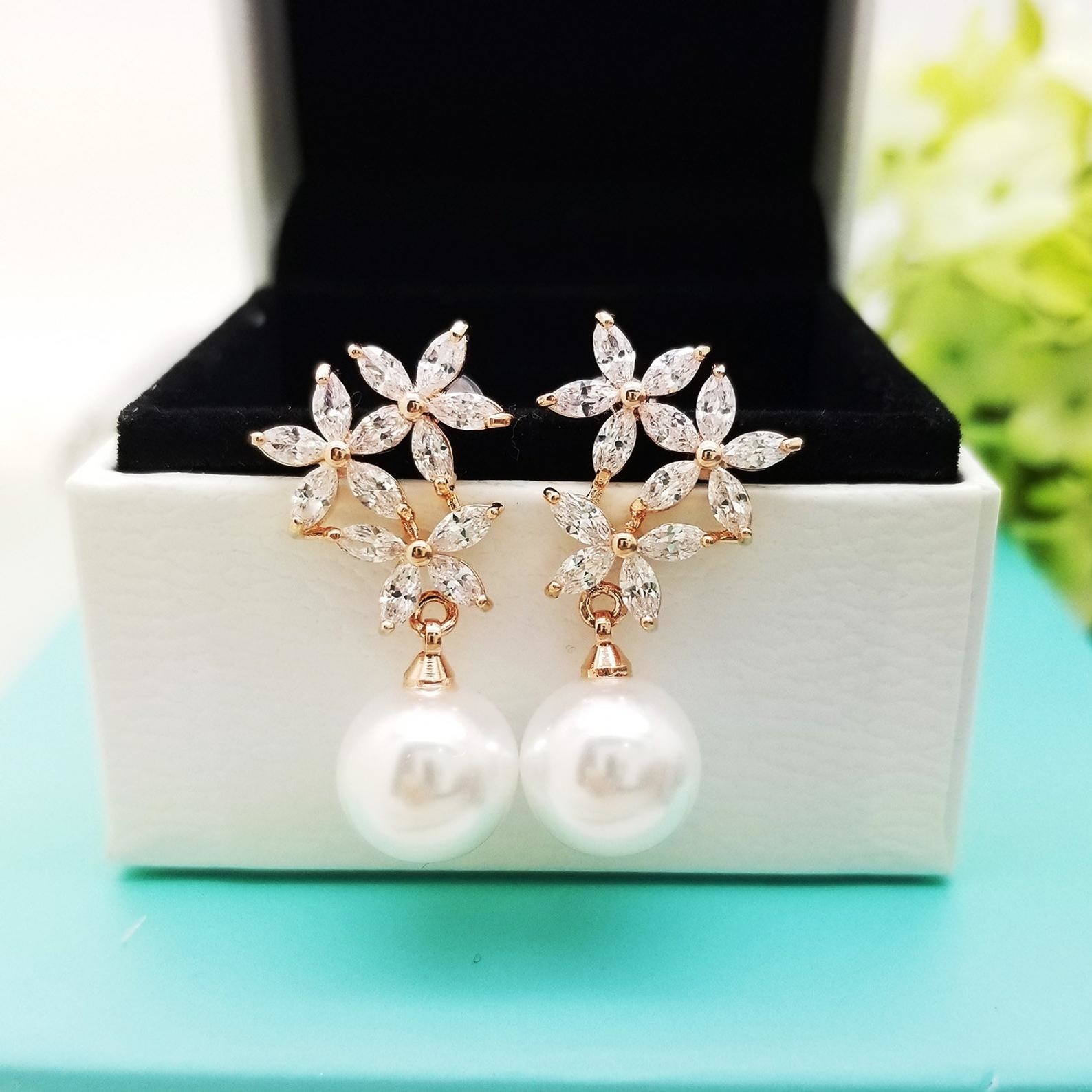 A set of pearl drop earrings