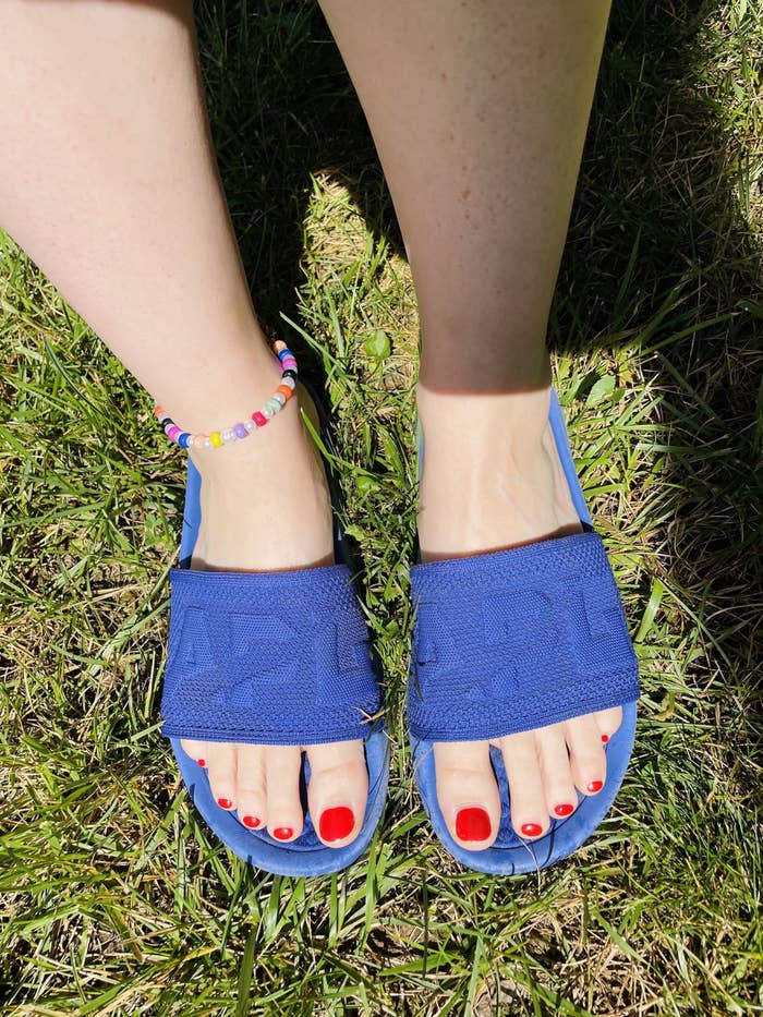 Rebecca Norris wearing the Blue Haze APL TechLoom Slides.