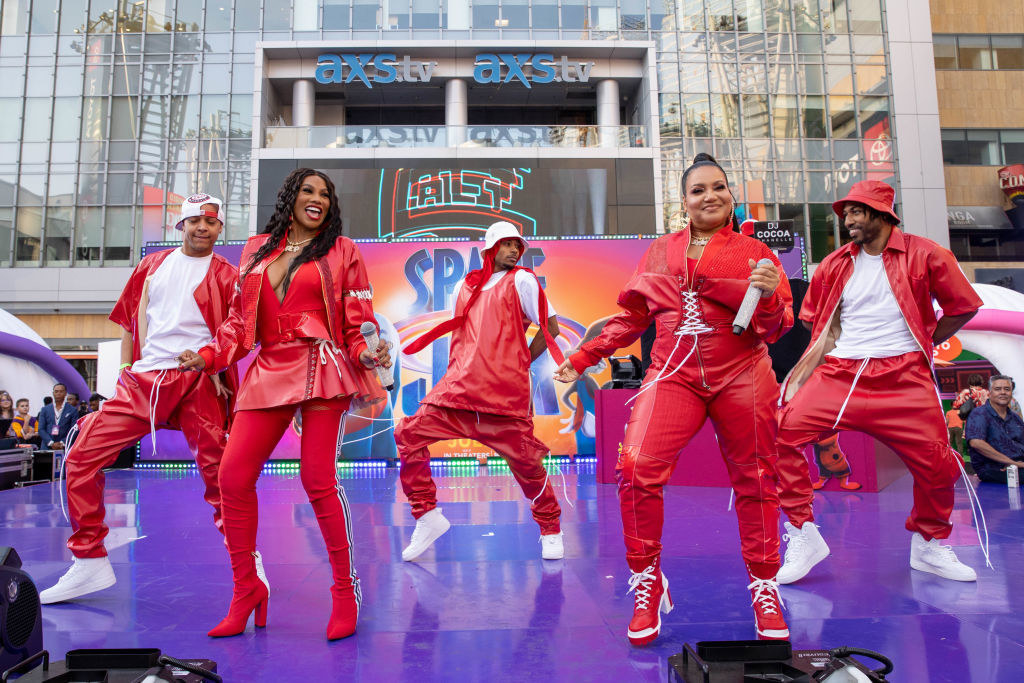 (L-R) Sandra Denton and Cheryl James of Salt-N-Pepa perform onstage during the premiere with three background dancers