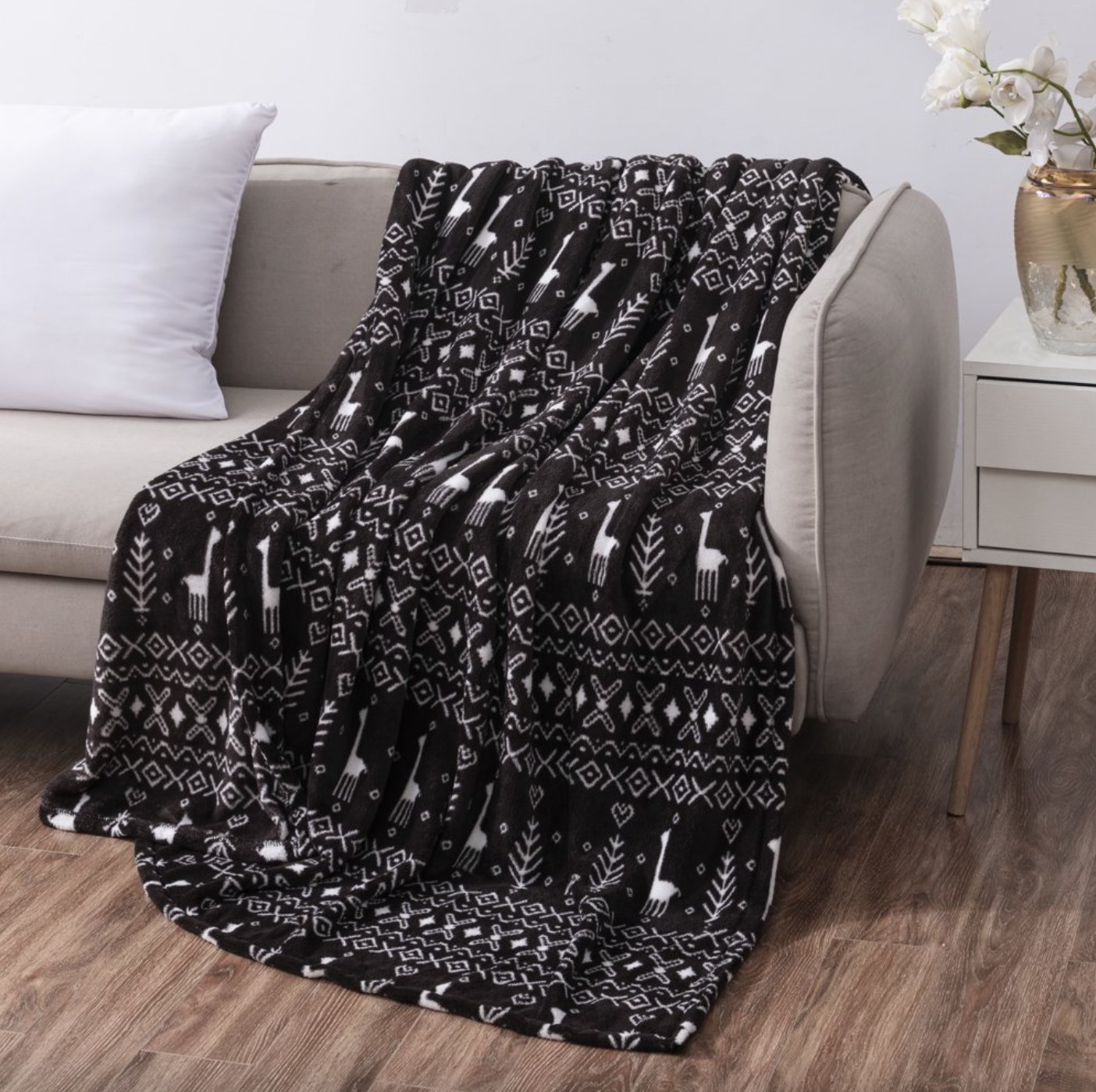 the blanket in black fairisle