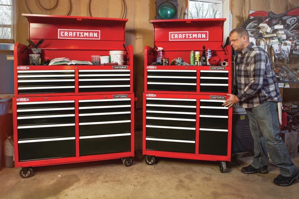 A 10-drawer steel rolling tool cabinet