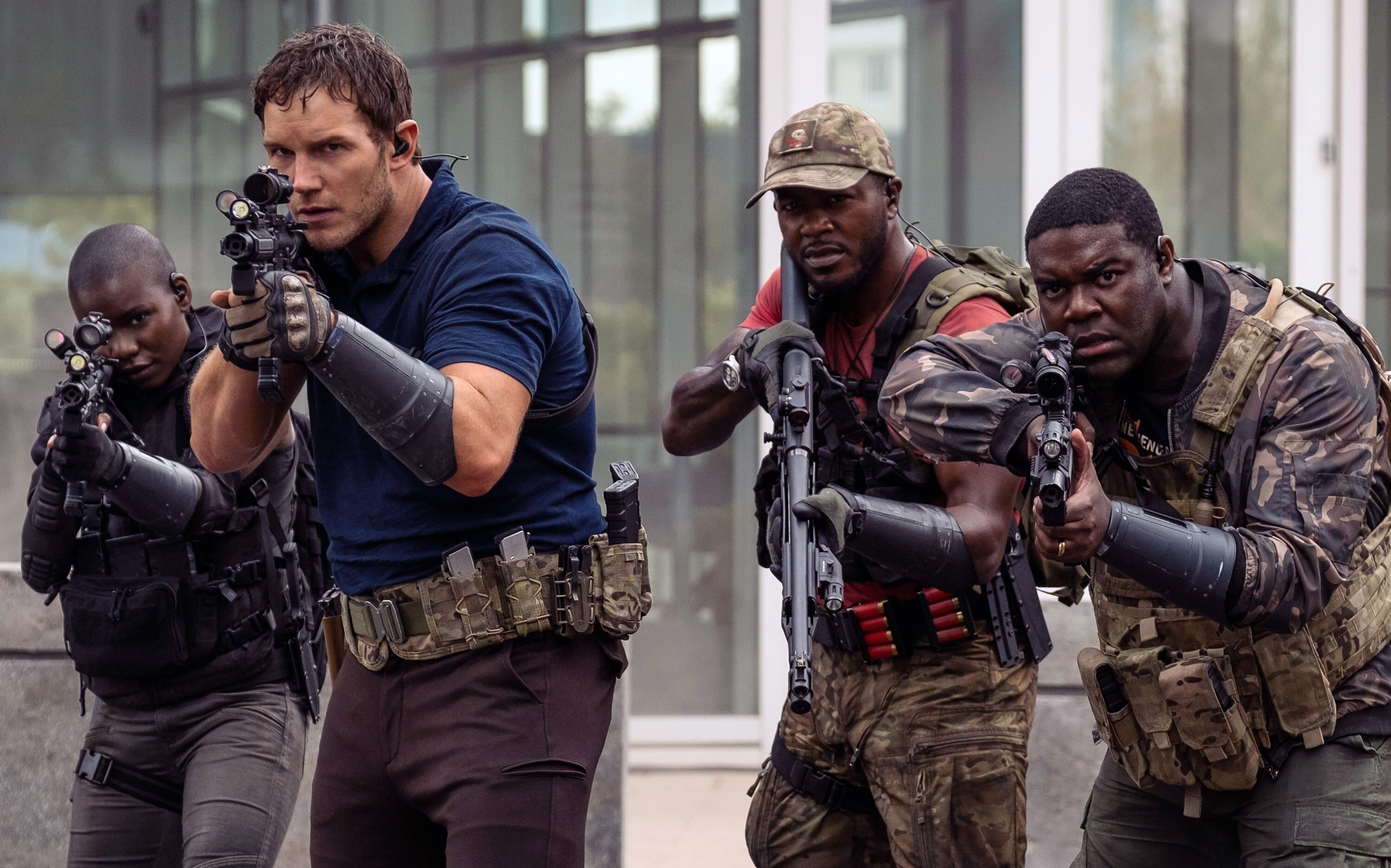 Chris Pratt, Edwin Hodge, and Sam Richardson aim guns