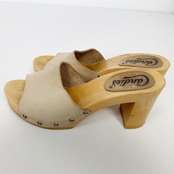 Candies slides heals with wooden heals