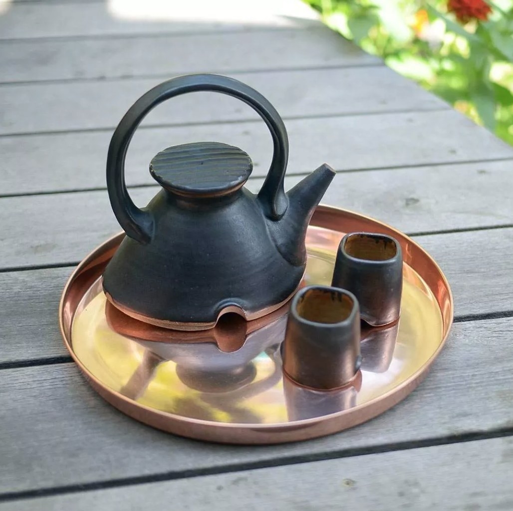 The serving tray with a tea set on top