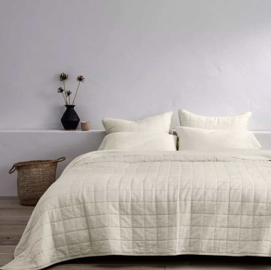 Linen quilt on bed
