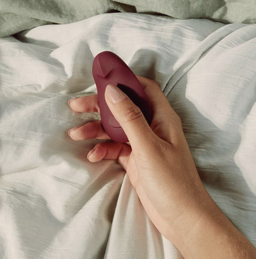 Model holding plum vibrator