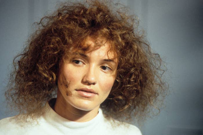 Cameron Diaz with frizzy hair and bad skin in being john malkovich