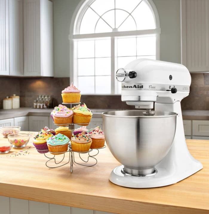 Today only: KitchenAid 5.5 quart bowl-lift stand mixer for $250 - Clark  Deals