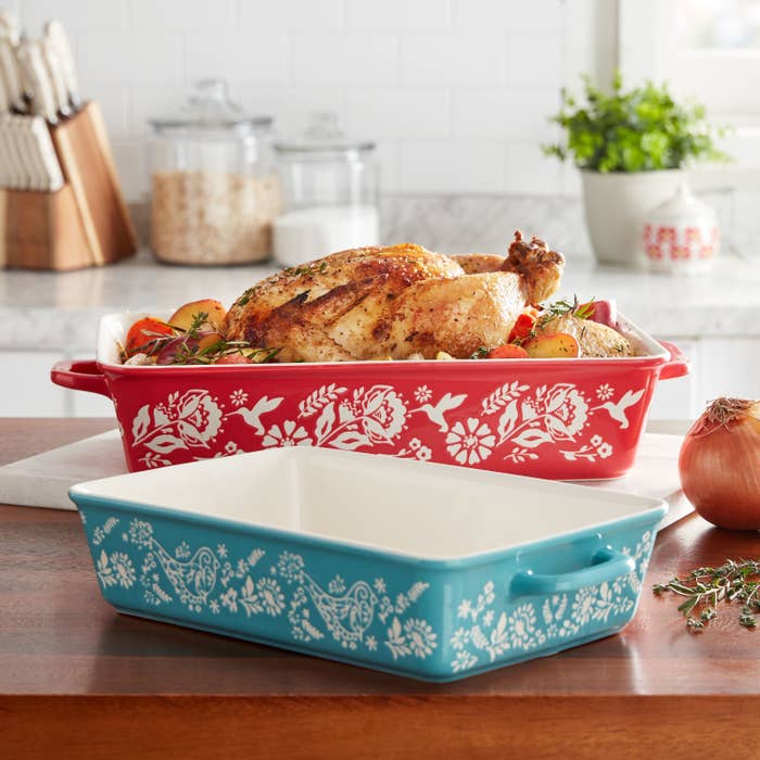 An image of a two-piece rectangle baking set