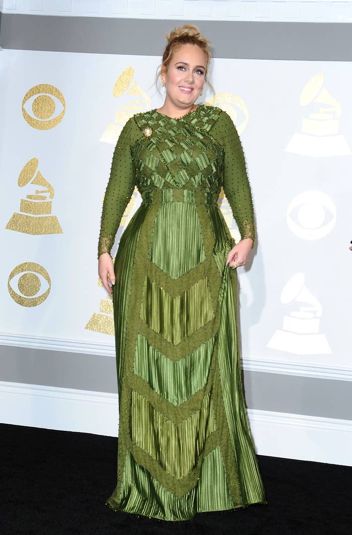 歌手阿黛尔提出了在新闻发布室第59届格莱美奖在斯台普斯中心2月12日,2017年在洛杉矶,加利福尼亚