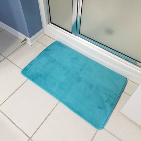 30 Of The Best Bath Mats You Can Get On, White Bathroom Rugs Without Rubber Backings And Legs Up