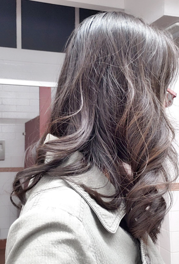 reviewer with curled hair