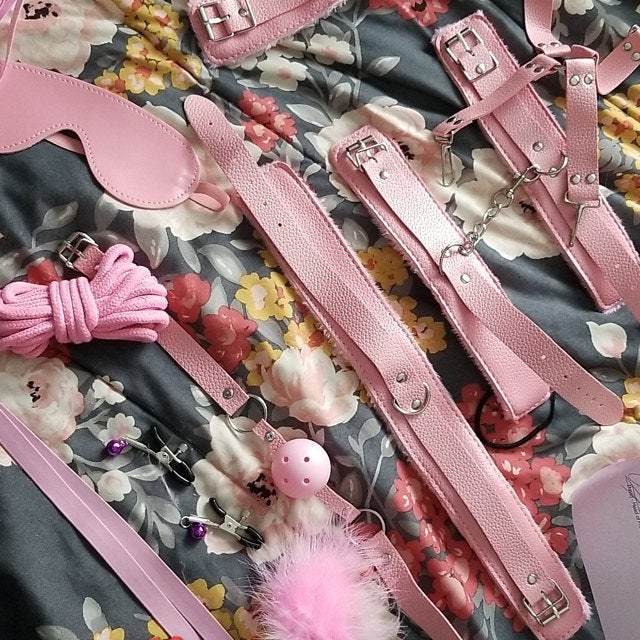Pink bondage kit