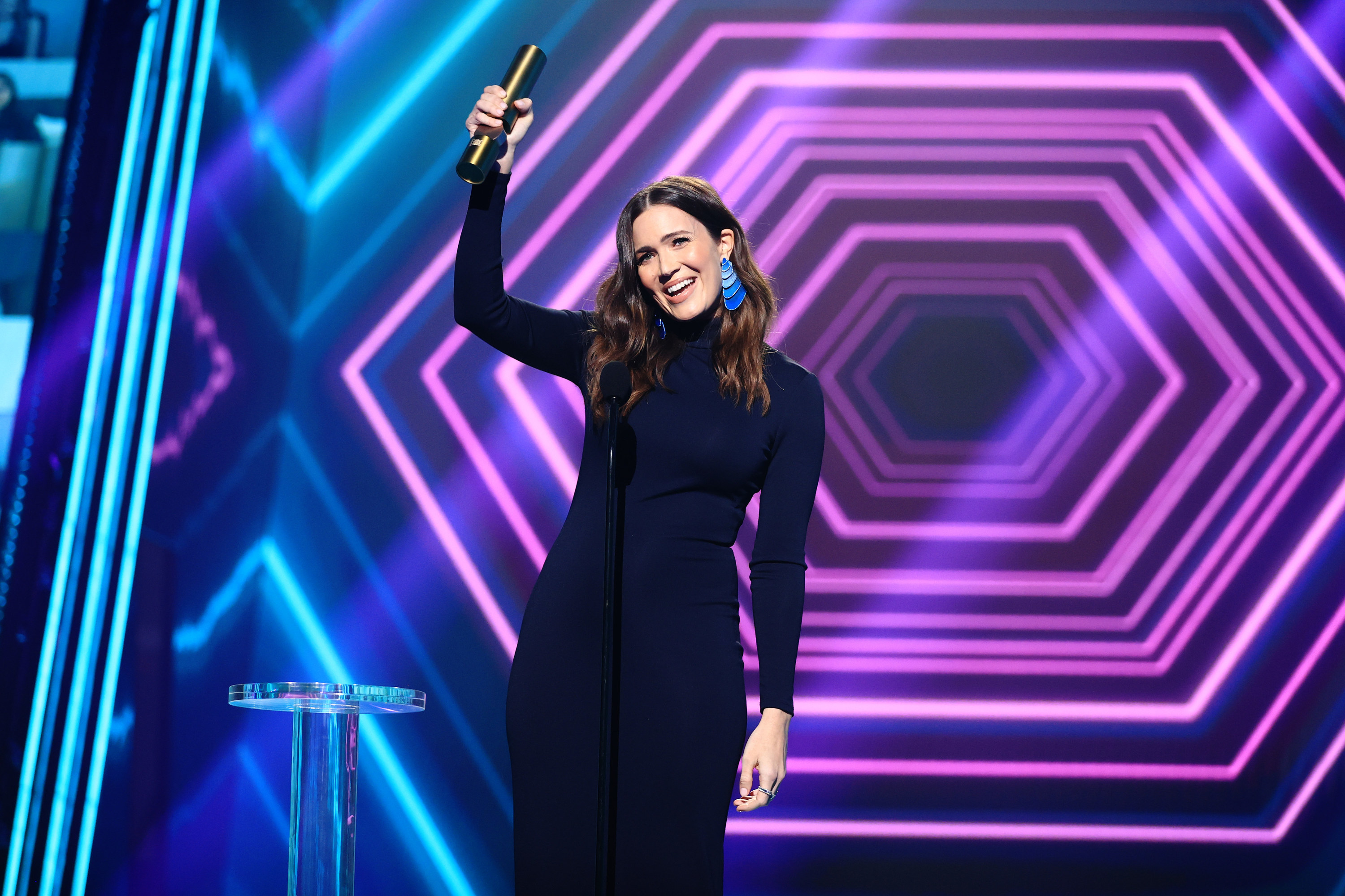 Mandy Moore accepts an award onstage at the 2020 E! People&#x27;s Choice Awards