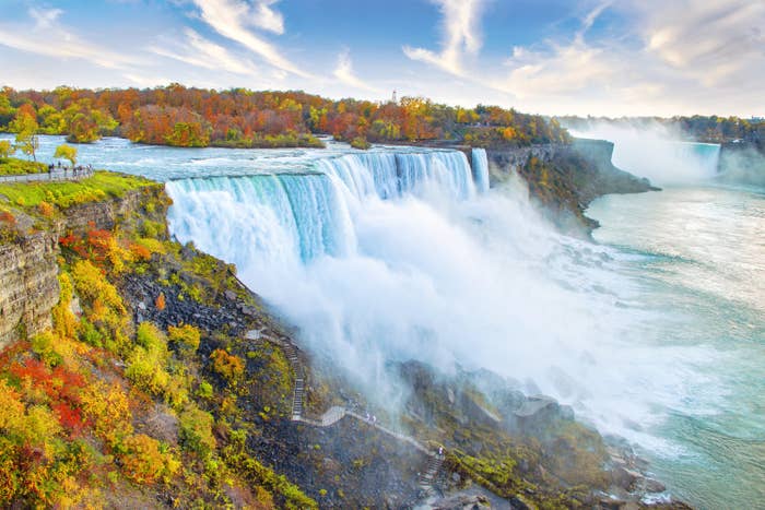 giant waterfall of niagara falls