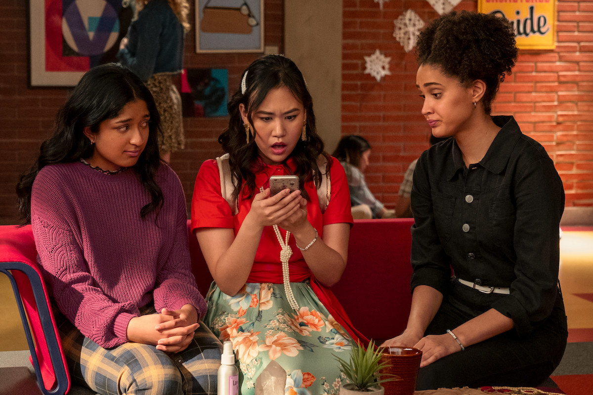 Devi and Fabiola showing Eleanor a shocking text on Devi&#x27;s phone