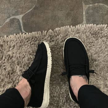 a reviewer wearing the shoes in black 