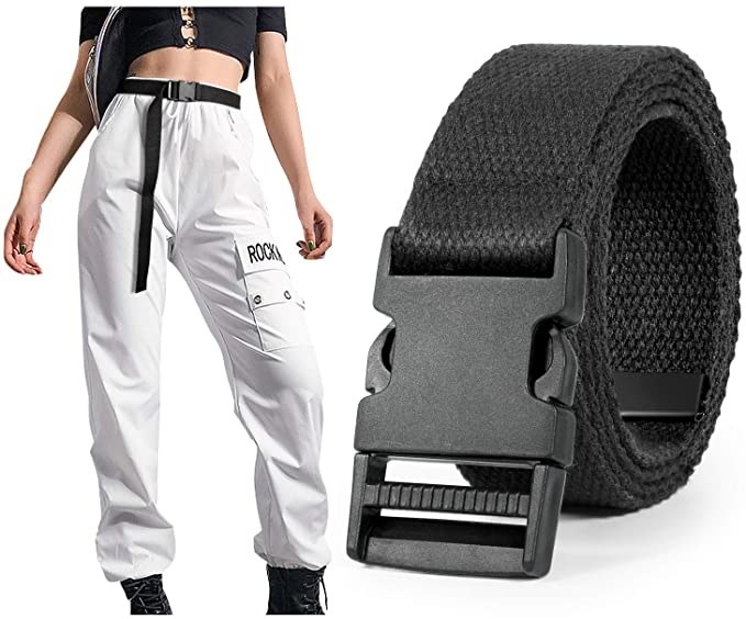 the black belt paired with white cargo pants