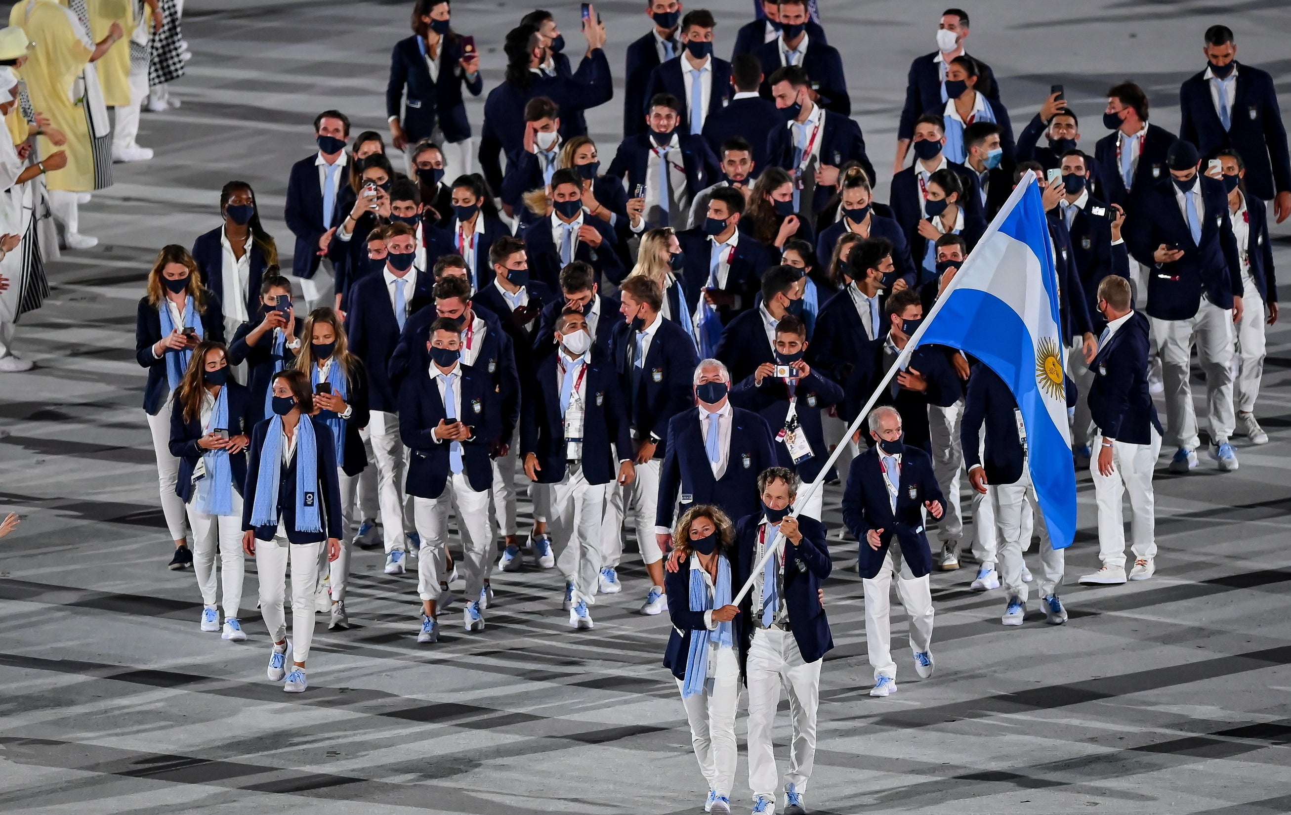 The Argentine athletes wore dark blazers and lights pants and sneakers