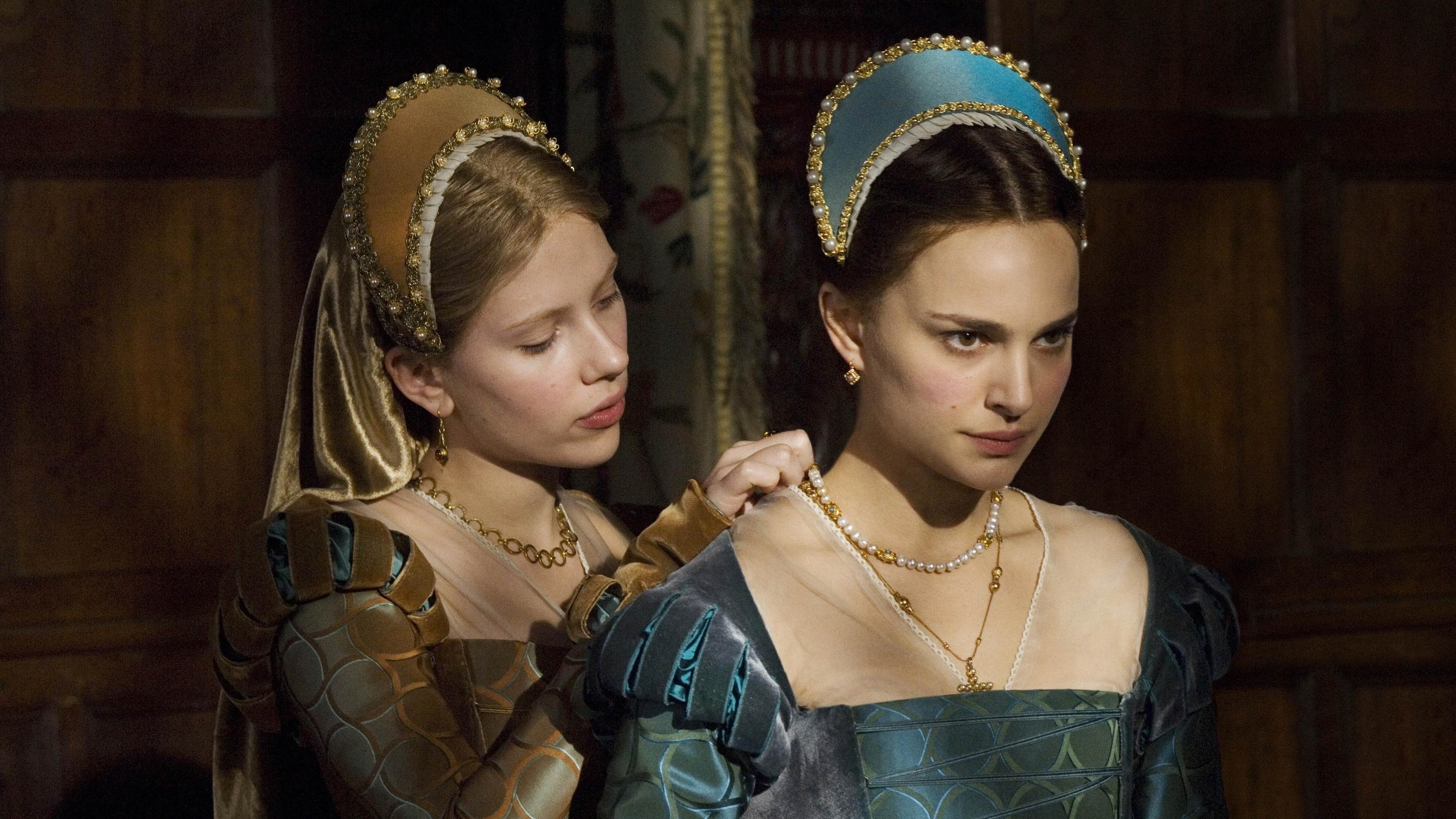 scarlett johannson and natalie portman as the boleyn sisters