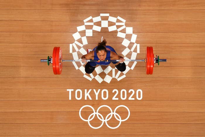 Birds-eye-view of Hidilyn Diaz lifting weights at Tokyo Olympics 2020