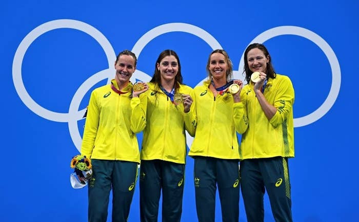 The Australian athletes who won gold in the women&#x27;s 4 x 100 m freestyle relay