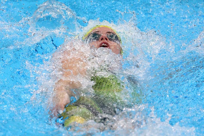 Kaylee McKeown swimming during her event